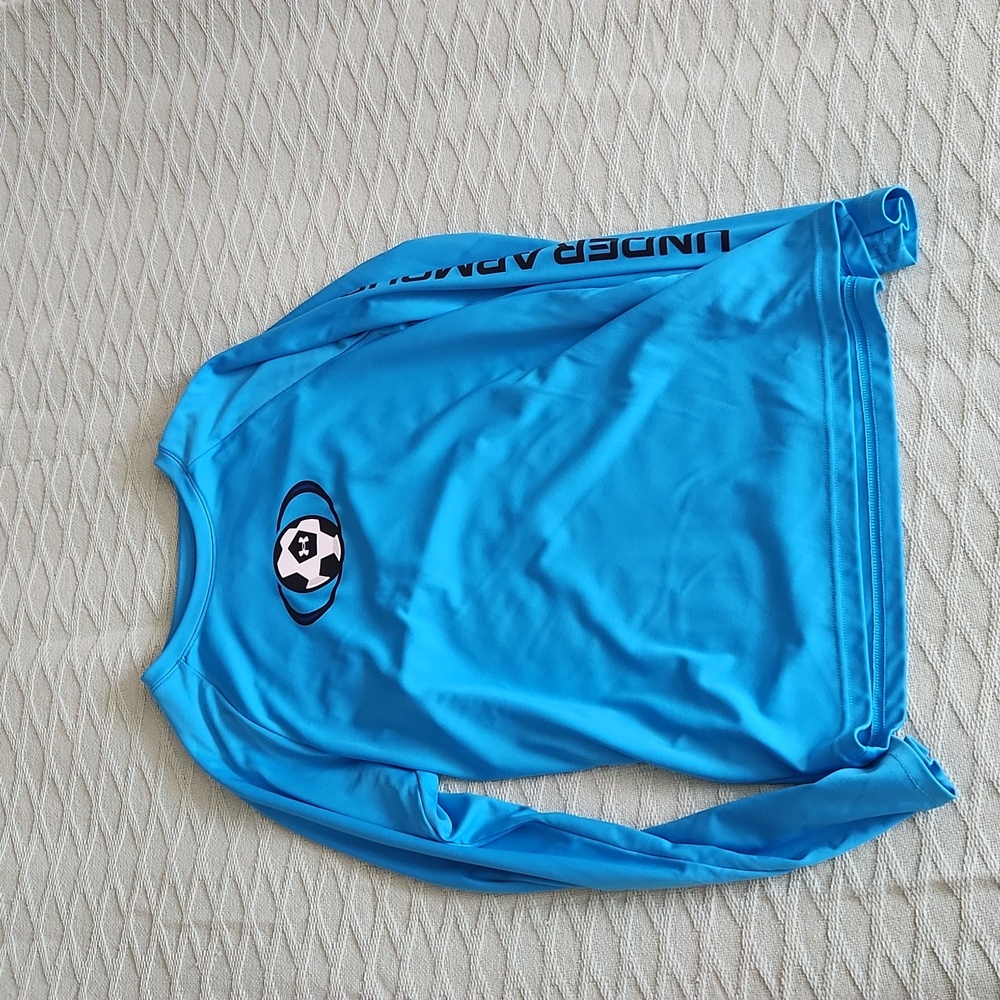 Under Armour long sleeve active wear boy j-m 10/12